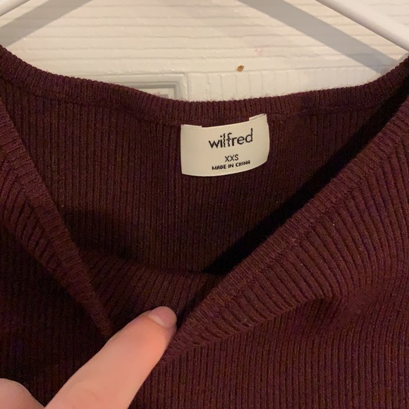 Aritzia Wilfred Burgundy shirt with cut out - Picture 3 of 4
